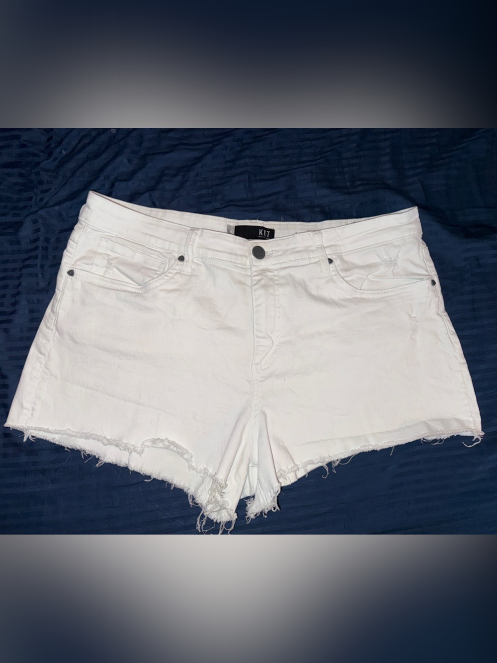 Kut from the Kloth White Frayed Hem Denim Shorts size 14